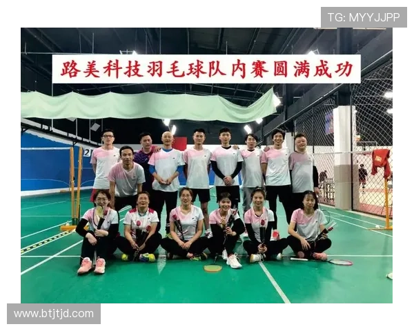 深圳羽毛球队与成都羽毛球队赛后复盘探讨灵活性表现与战术调整